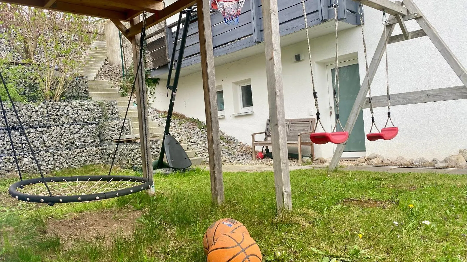 2 Zimmer Ferienwohnung Mit Terrasse Fusslaeufig Zu S-Bahn Und See Worthsee 0*,  Germany