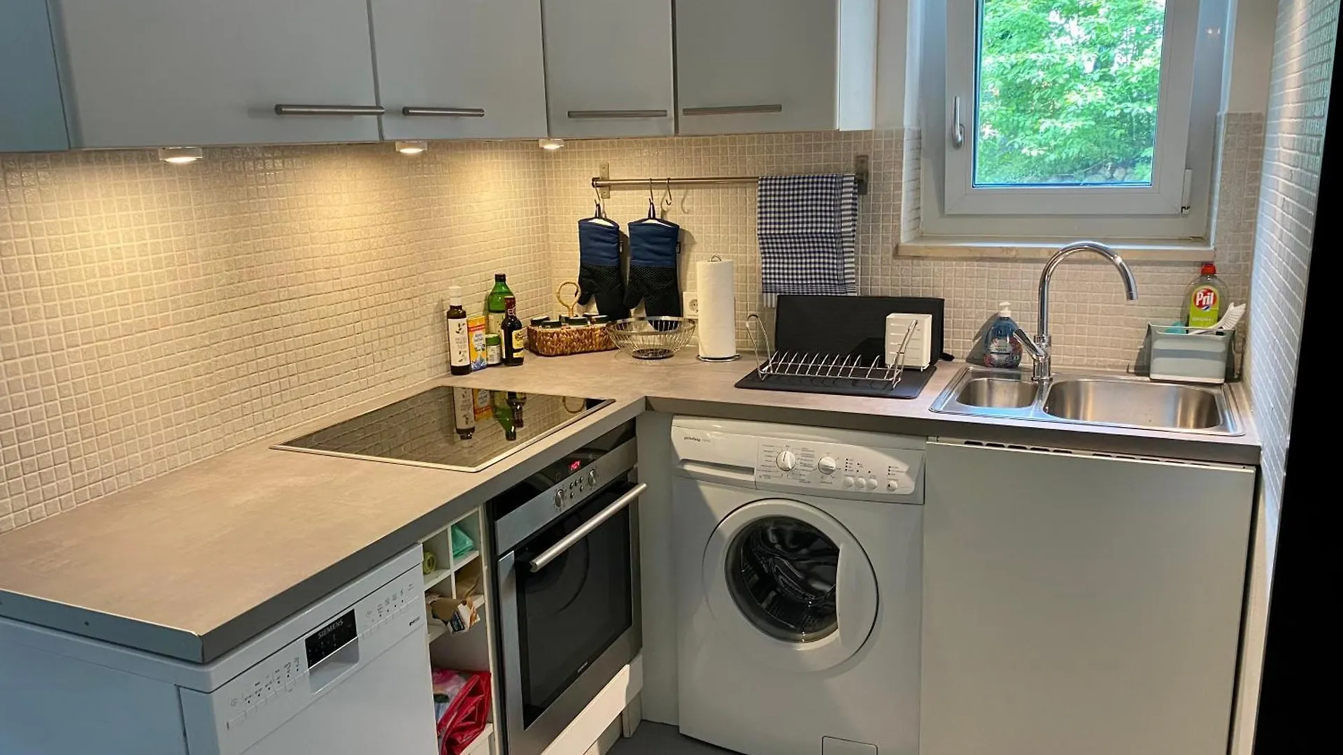 2 Zimmer Ferienwohnung Mit Terrasse Fusslaeufig Zu S-Bahn Und See Worthsee 0*,  Almanya