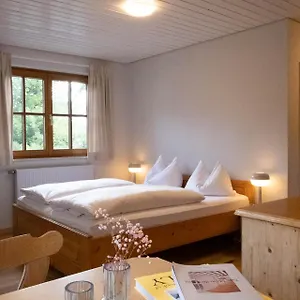 Mio - Am - Bei Uns Verbringt Ihr Eine Wundervolle Zeit Direkt Am Wasser Worthsee